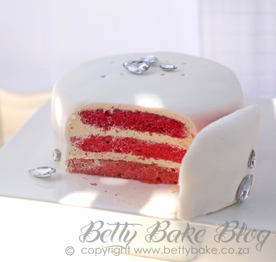 bling party, gold cake, sparkly, shiny, glitter, ombre cake, pink cake,
