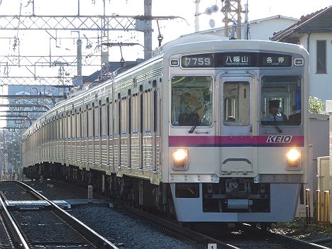 京王電鉄　各停　八幡山行き　7000系・8000系・9000系(調布駅付近地下化切替工事に伴う運行)