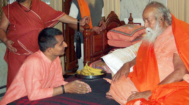 kapil shelat with jagadguru shankaracharya swami sarupanand saraswati ji