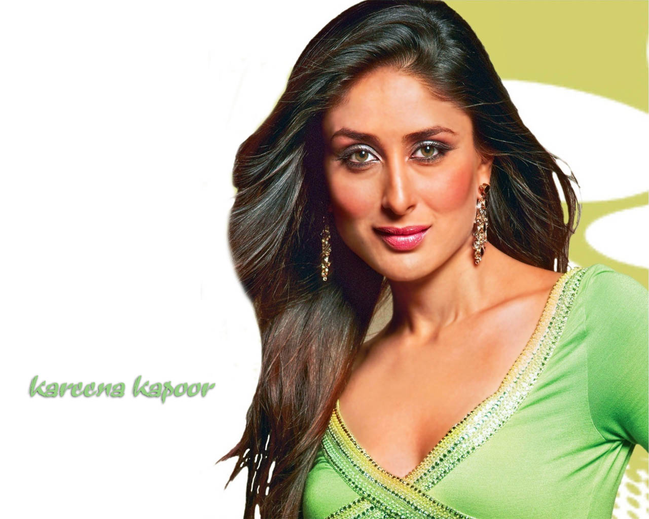 Kareena Kapoor, actress Kareena Kapoor, Kareena Kapoor hot cleavage show, K...