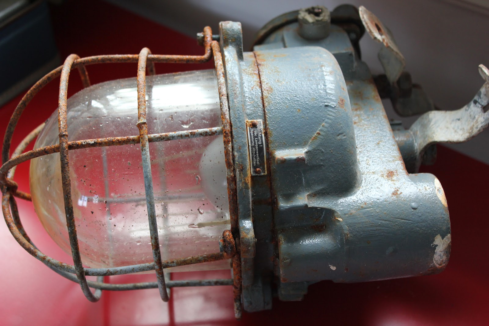 My`s lille verden: industri lampe.