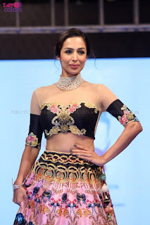 malaika-arora-latest-stills-at-ssja-silver-nite-fashion-show malaika-arora-latest-stills-at-ssja-silver-nite-fashion-show