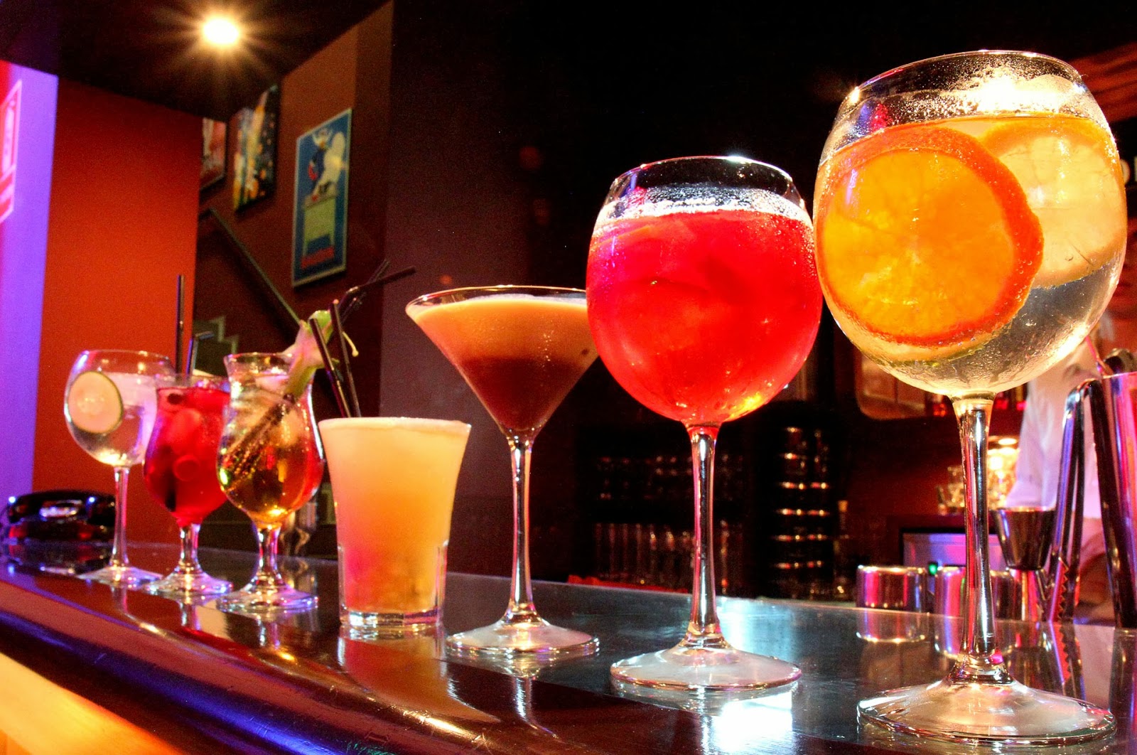 Cómo armar una barra de tragos en casa y sorprender en la cena de fin