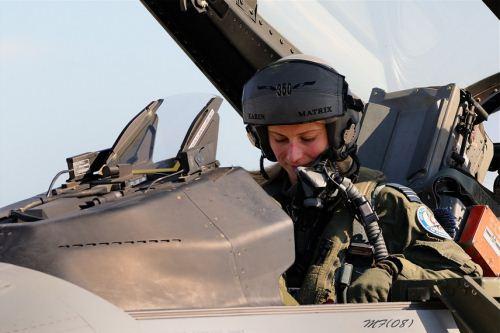 Pilot F-16