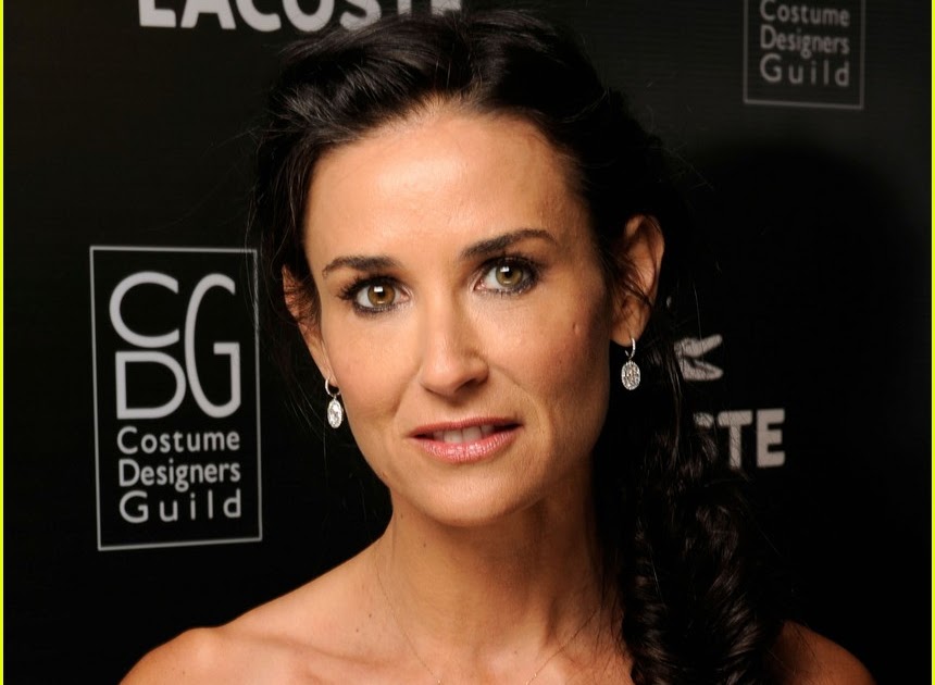 new wallpaper 2011: Demi Moore Wallpaper - What Makes Demi Moore so
