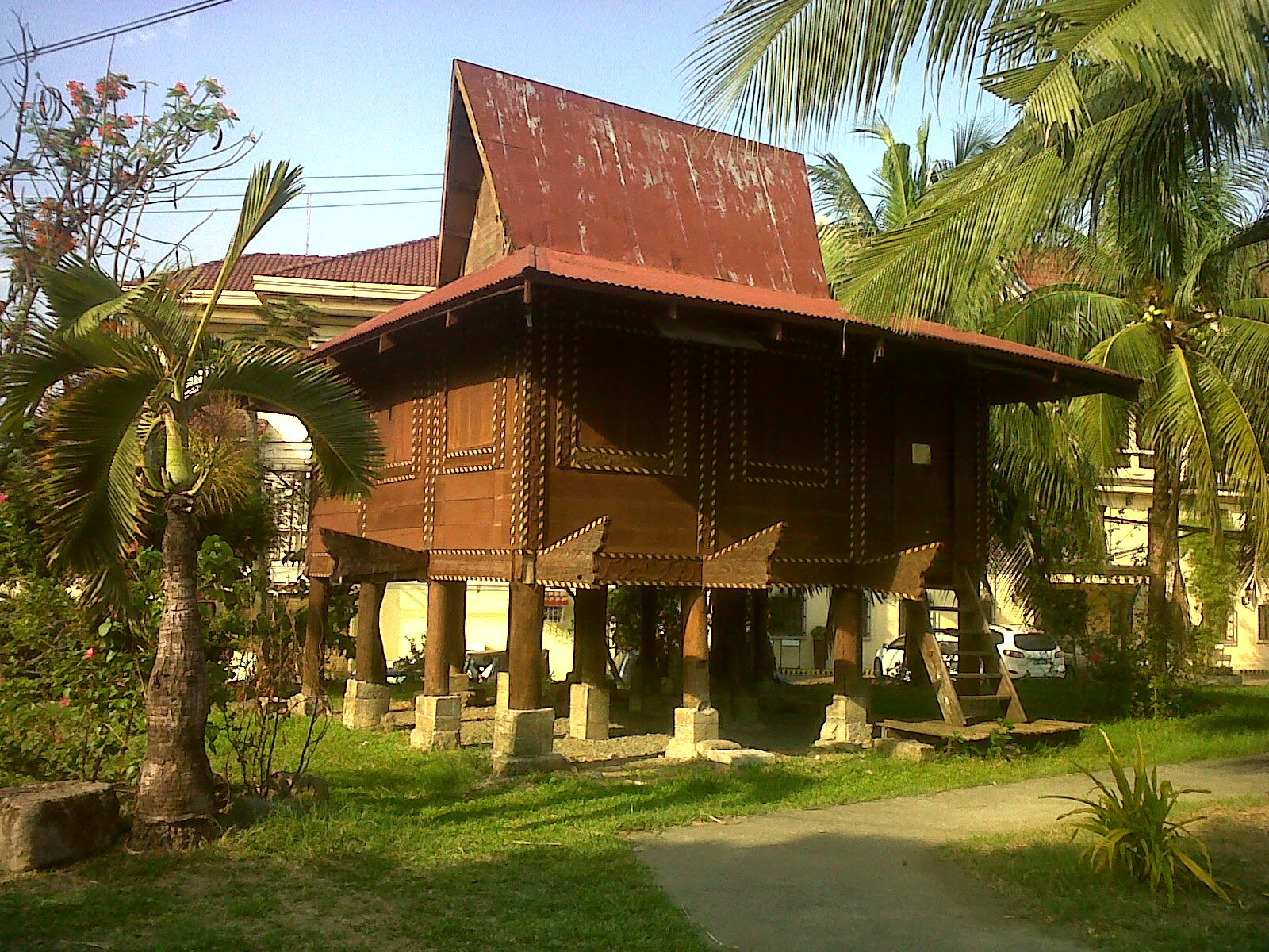 Rumah adat yang terkenal di filipina adalah