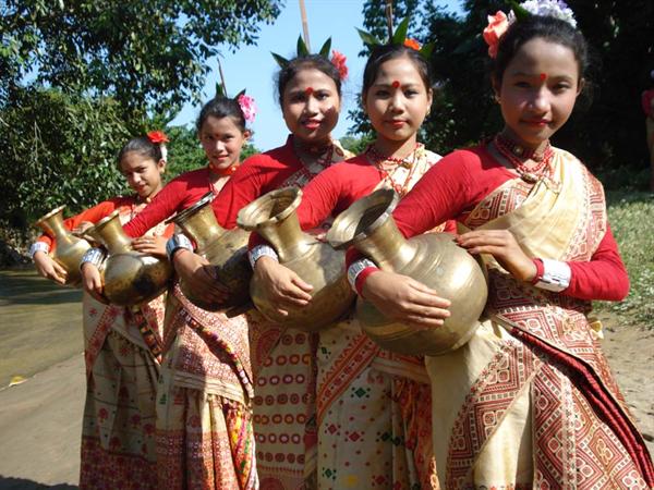 Clothing Style in Assam - Mekhla Chadhor, Gamcha 