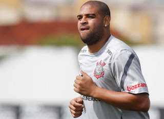 Adriano perde três quilos e deixa comissão técnica do Corinthians bem animada