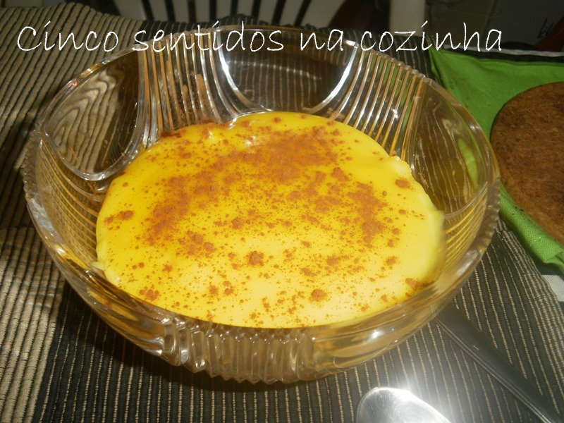 Cinco sentidos na cozinha Creme custard com maçã caramelizada