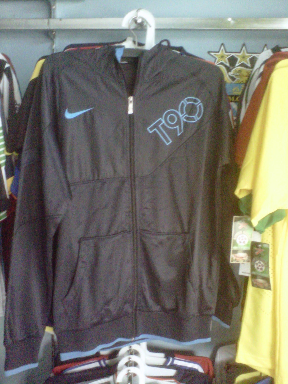 jaket nike t90