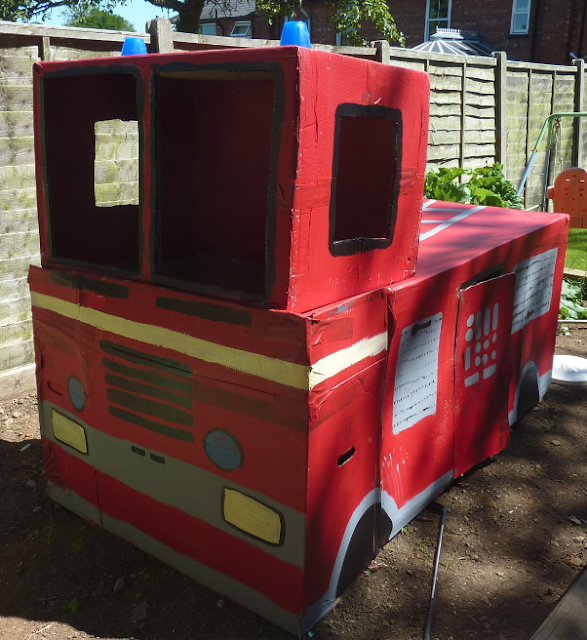 Jovial Spondoodles Fire Engine from cardboard boxes