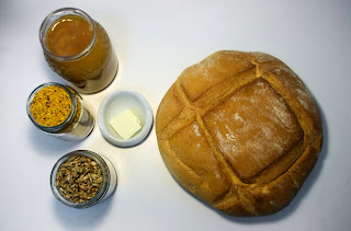pan de pueblo con miel, polen y girasol - ingredientes