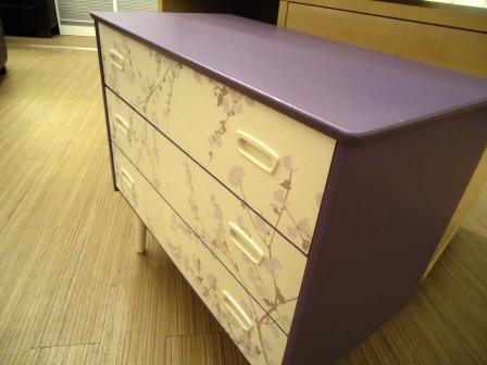 Maleriet fargehandel: En liten kommode...