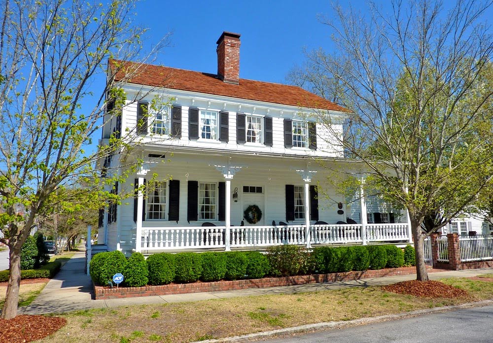 Living the life in SaintAignan A walk in New Bern