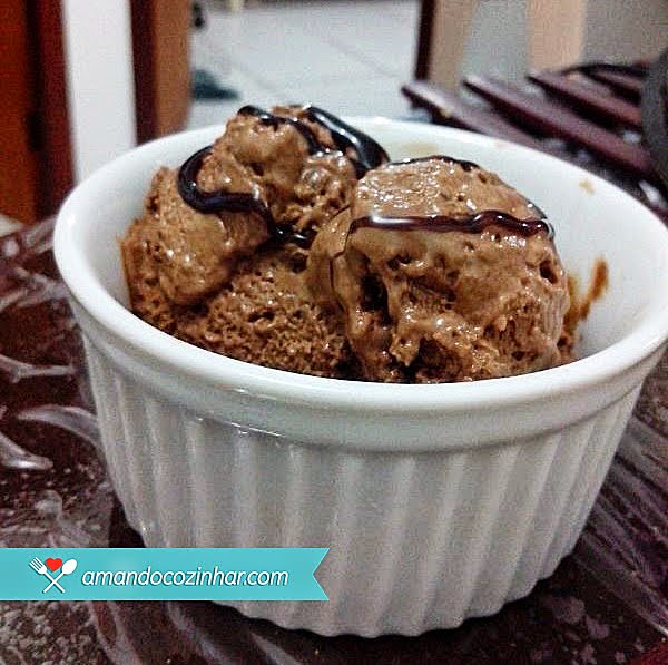 Sorvete mousse de chocolate - 4 Ingredientes
