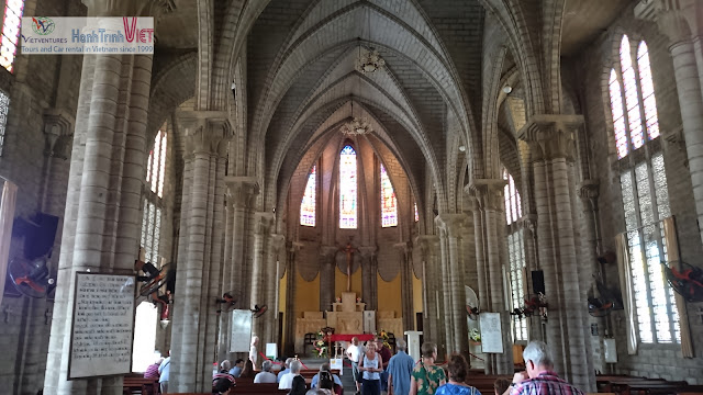 Tham quan Nhà thờ Đá ở Nha Trang