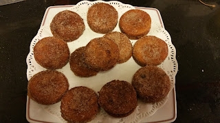 Galletas Fritas Rellenas De Flan Con Azúcar Y Canela
