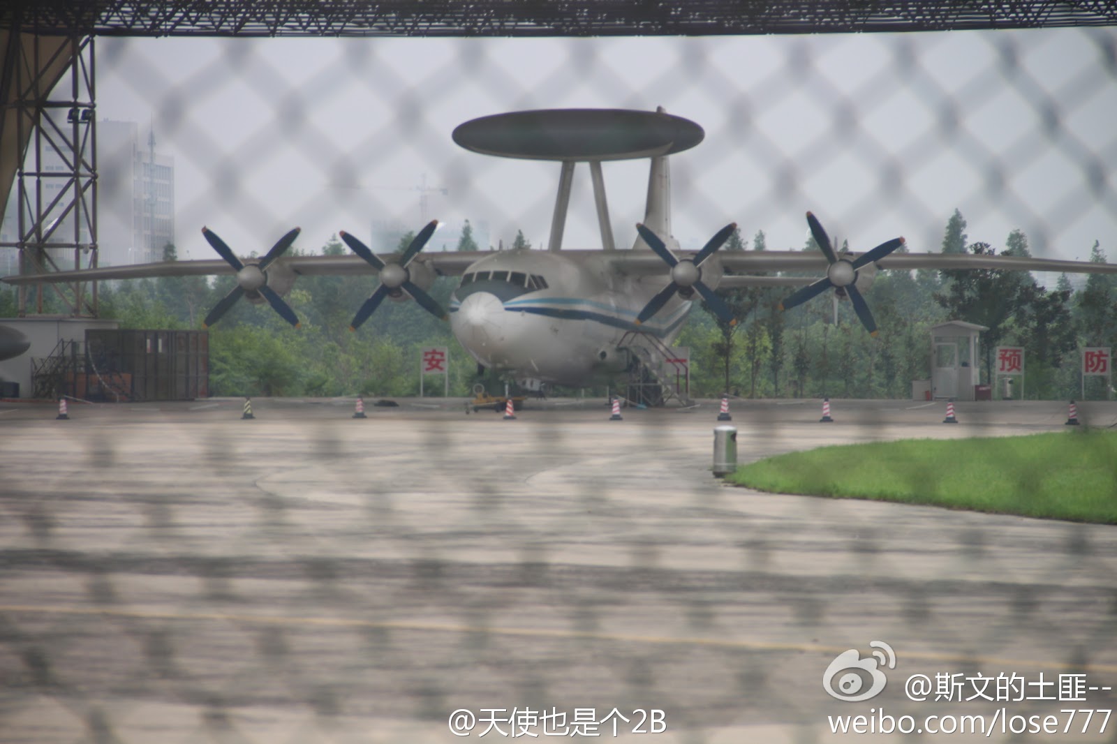 Los AWACS Chinos - Página 3 Chinese%C2%A0Y-8W++KJ-500+AEW&C%C2%A03-sided+Active+Electronically+Scanned+Array+(AESA)+array+(2)