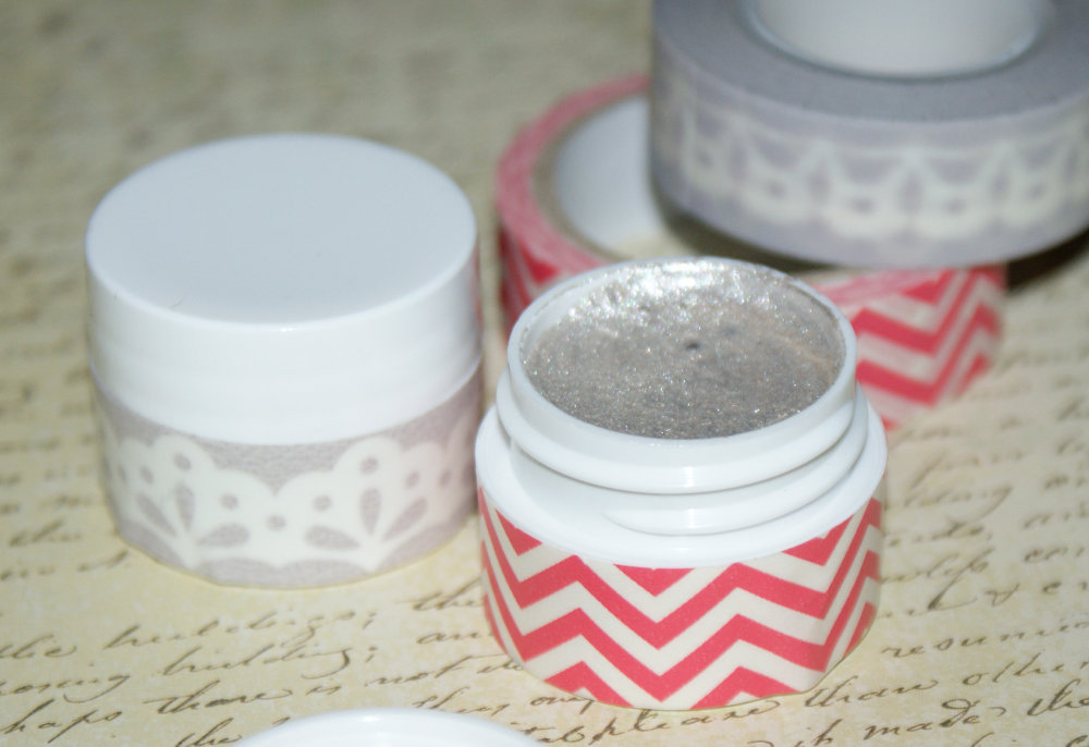 Kanelstrand Beauty DIY Shimmer Eyeshadow and Body Gel for a Sparkly