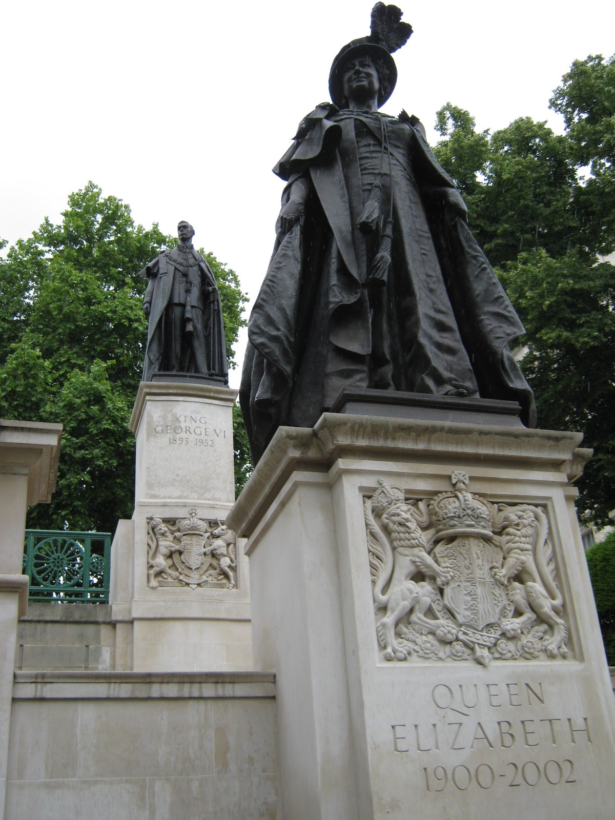 Lord Belmont in Northern Ireland Mall Statues