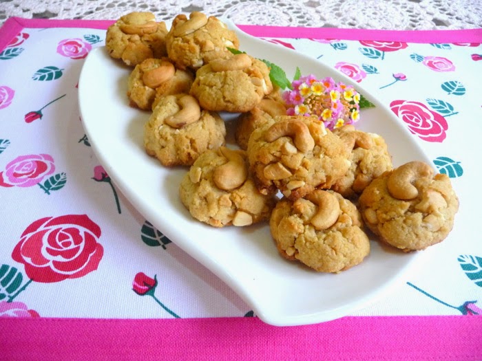 SPLENDID LOWCARBING BY JENNIFER ELOFF SALTED CASHEW HOLIDAY COOKIES