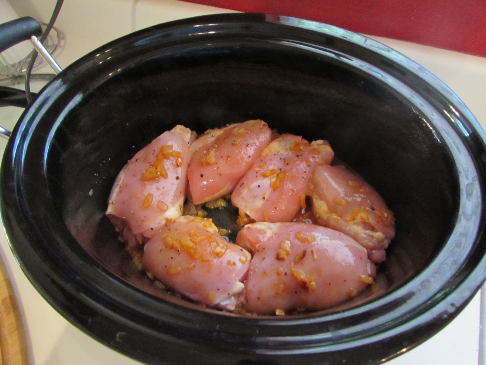 foodeymoon Slow Cooker Chicken Thighs with Cranberry Spinach