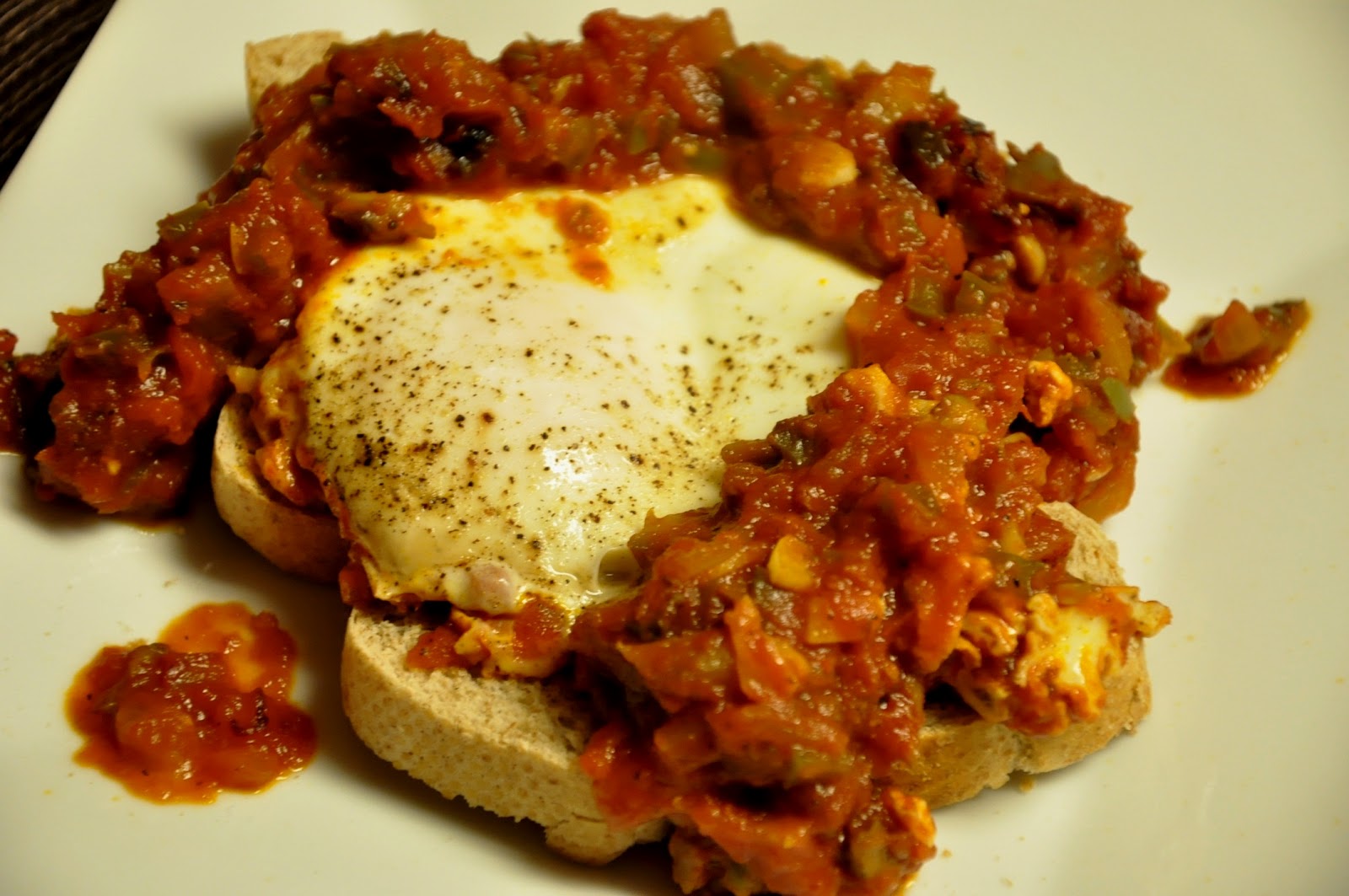 What's Cooking at Richard's ?? Poached Eggs in Marinara