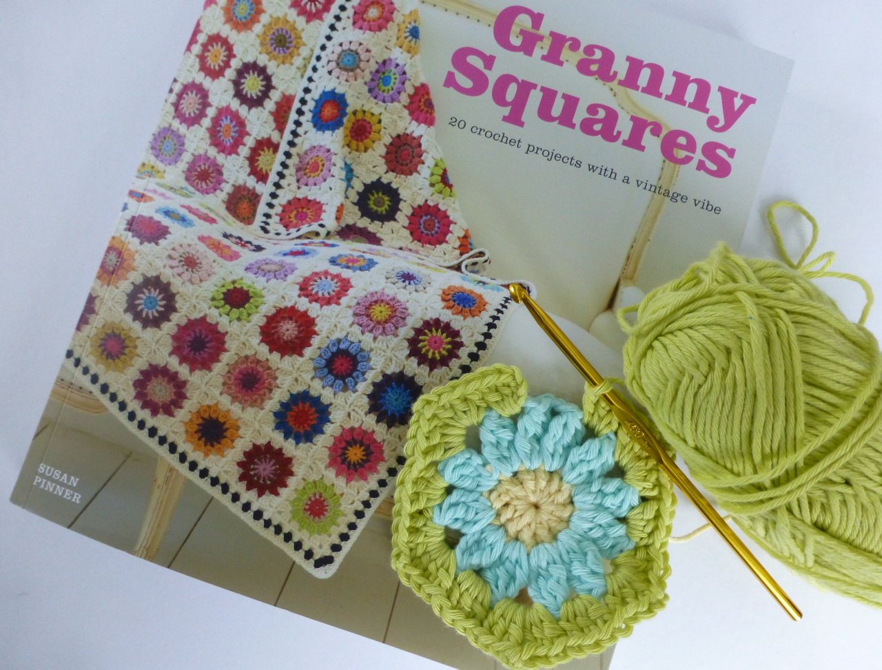 Granny Squares: 20 Crochet Projects with a Vintage Vibe [Book]