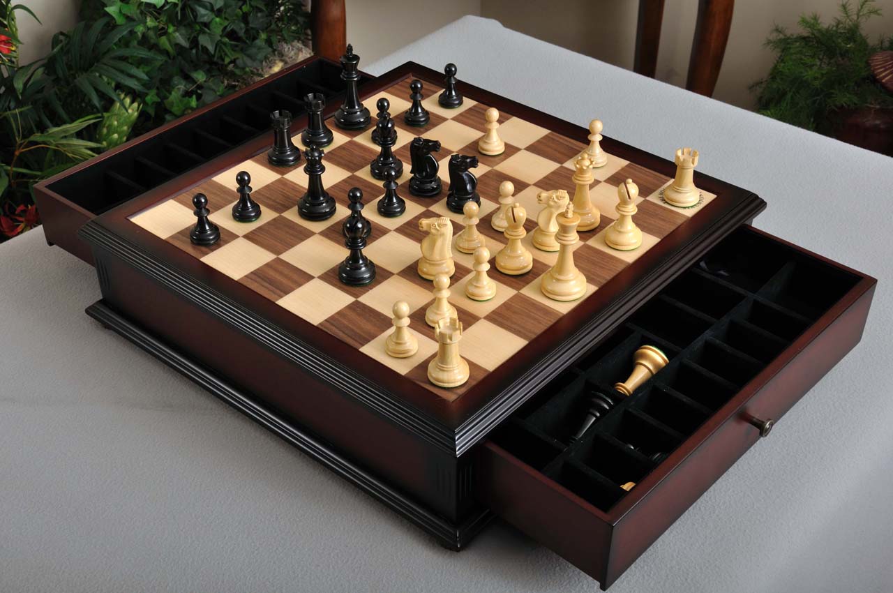 The Grandmaster Series Chess Set - 3.25 King