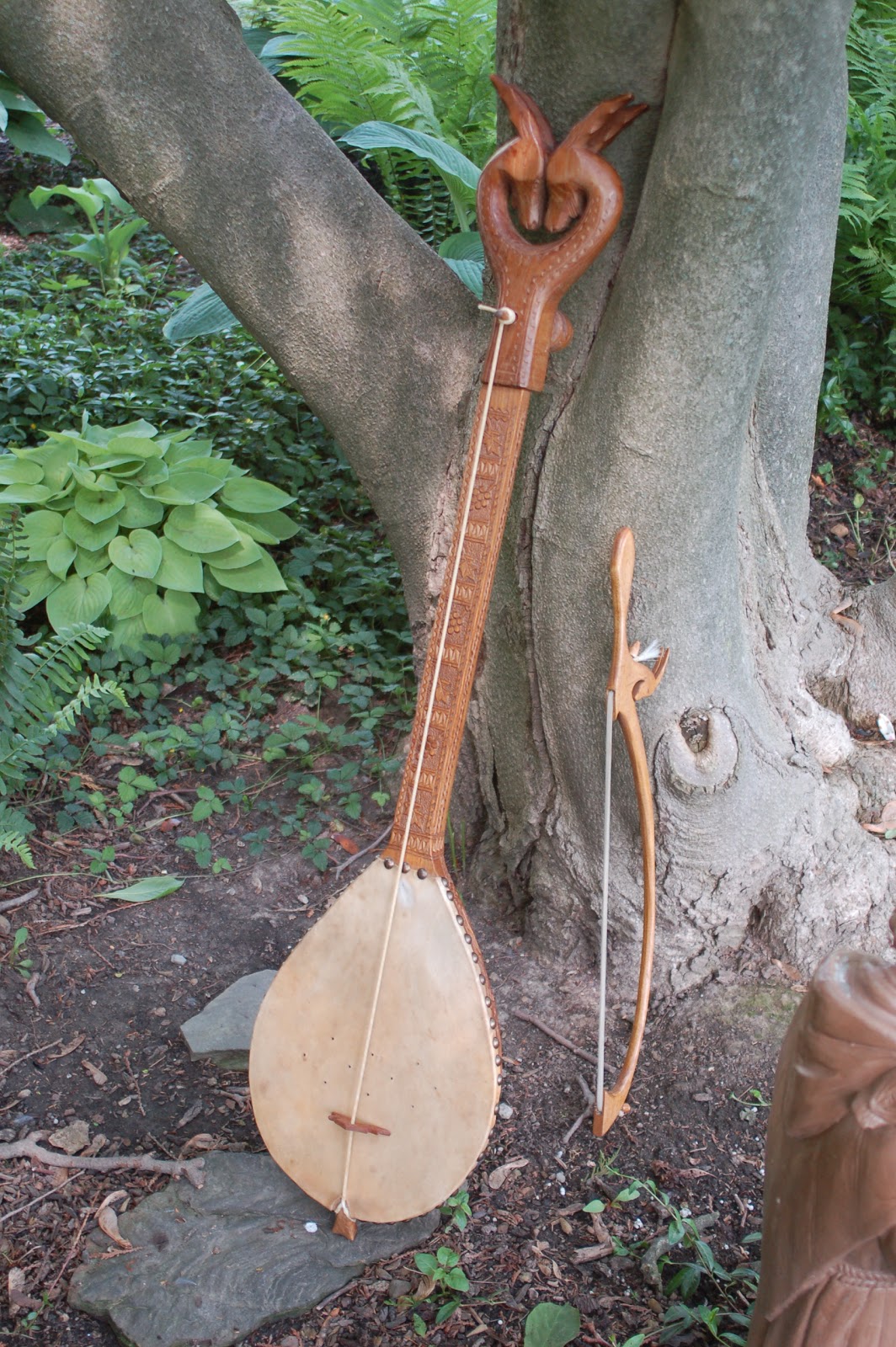 TotalRojo Guitars It's A Gusle