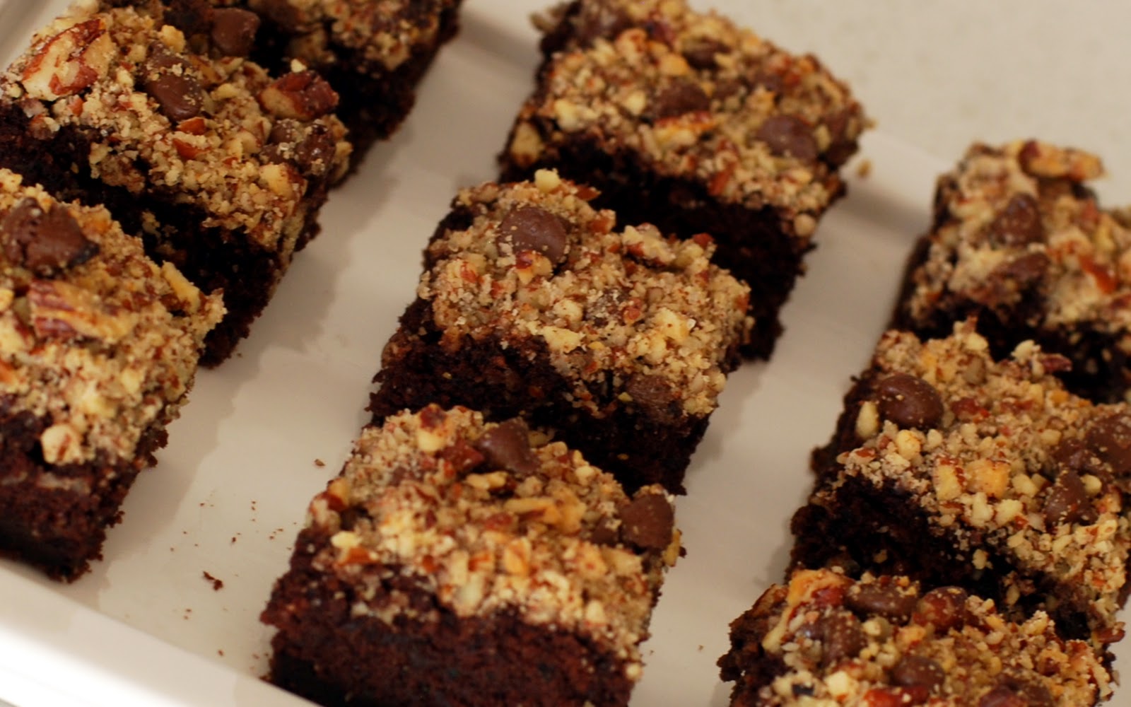 Thermolicious Chocolate Zucchini Brownies with Pecan Crumble Topping