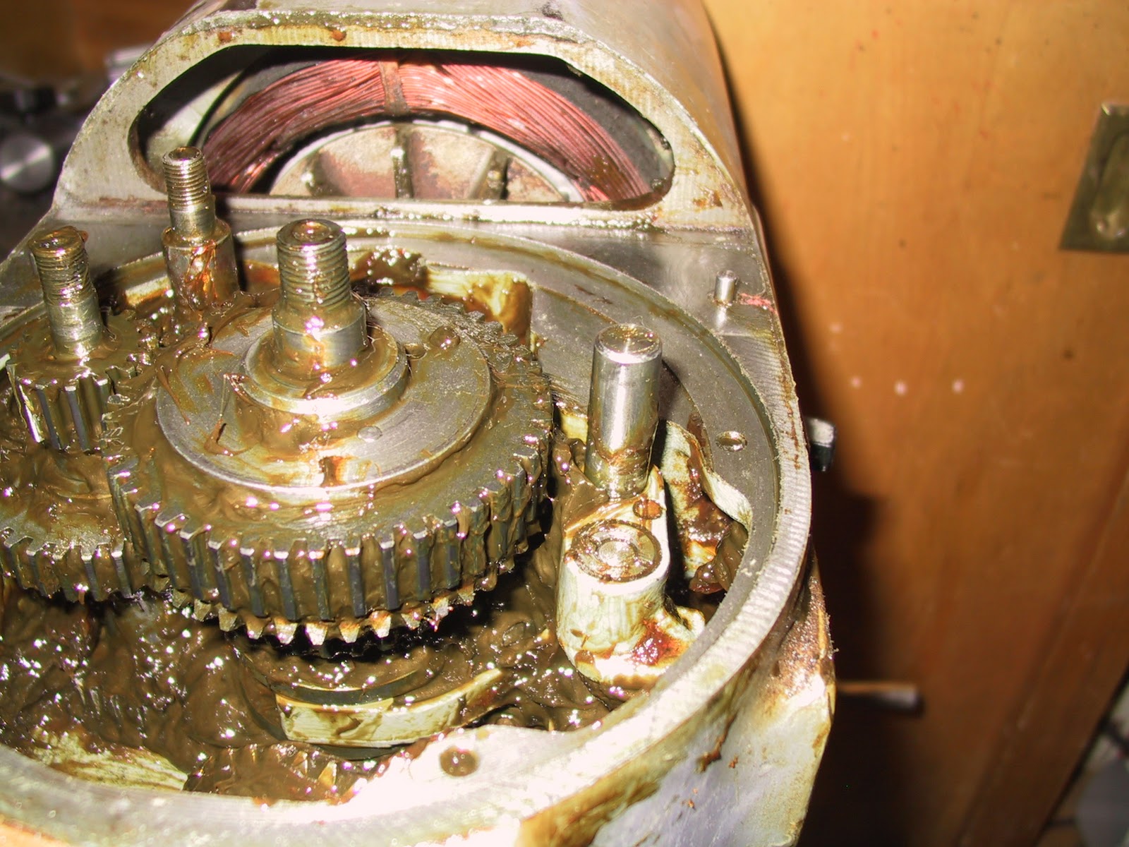 Hobart A200 Overhaul: Removing the Center Shaft from the Transmission Case