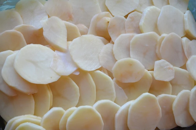 Cheesy-Scalloped-Potatoes-Layer-Potatoes.jpg
