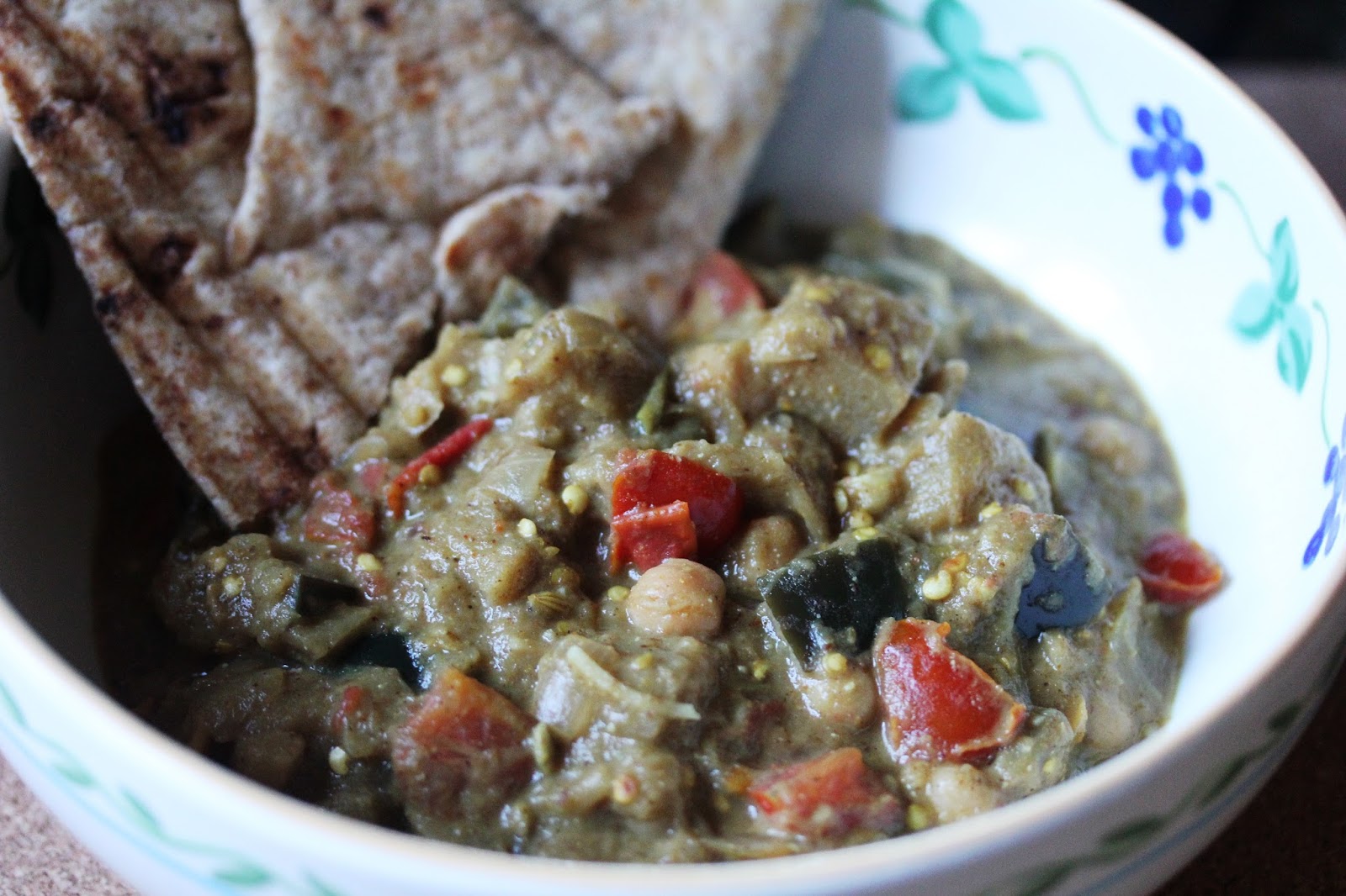 Kitchen Grrrls. Vegan food blog with lots of beautiful photos and