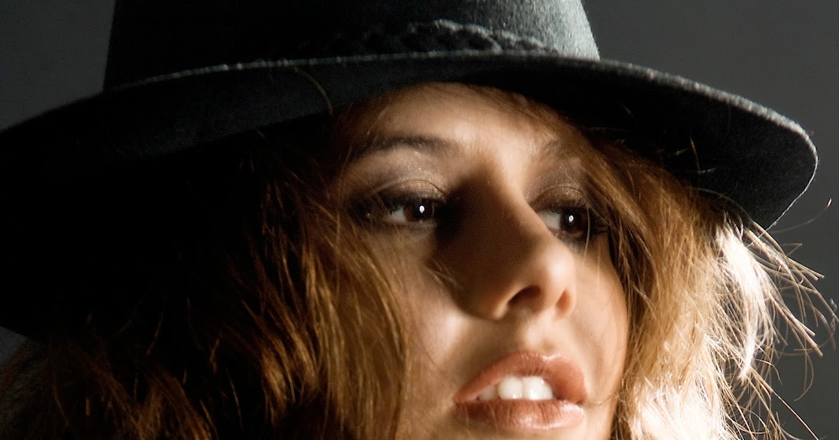 TANGO Y FOLKLORE ARGENTINO GERALDINE TRENZA COBRE EN EL FESTIVAL DE