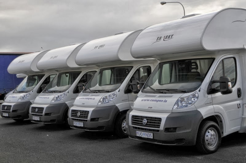 What are some tips for choosing a motorhome rental?