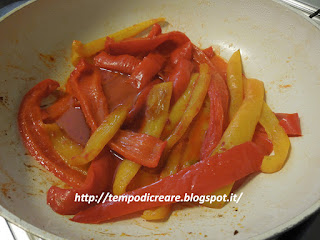 Sugo con i peperoni - Red and yellow pepper tomato sauce