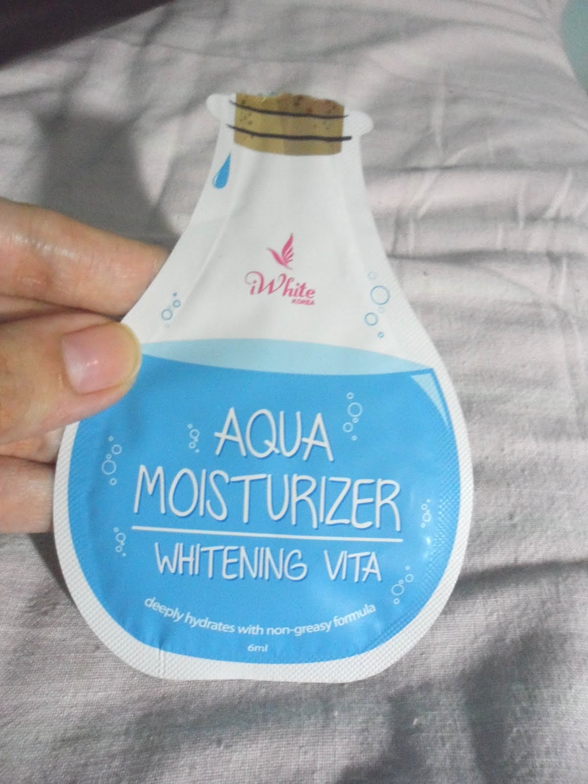 The Beauty Banana IWhite Korea Aqua Moisturizer Whitening Vita Review
