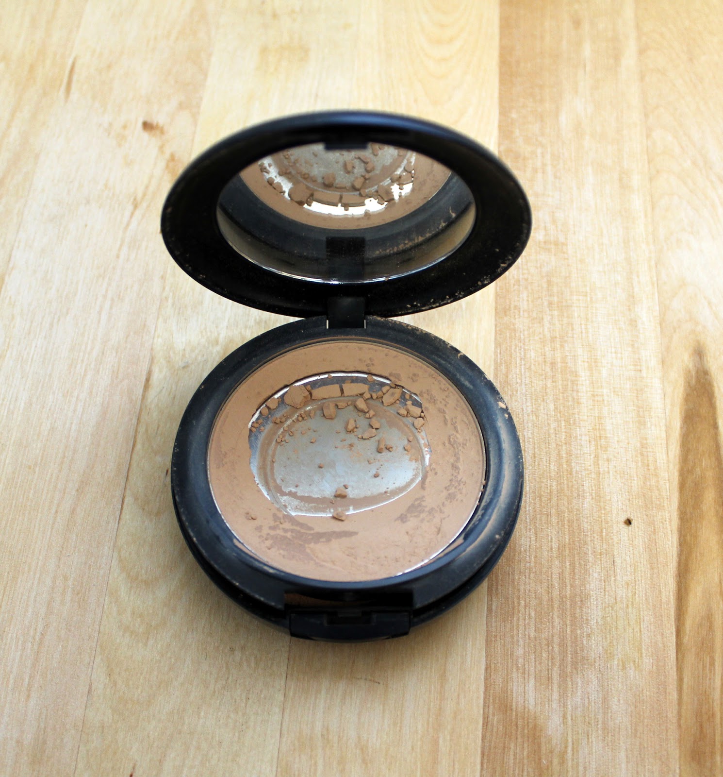 The Corporate Catwalk by Olivia diy fix your broken makeup compact