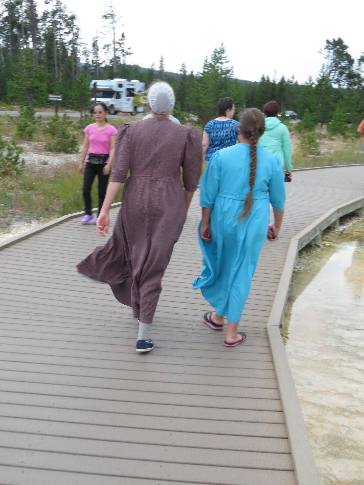 Readerbuzz What to Wear to Go Hiking in Yellowstone Park