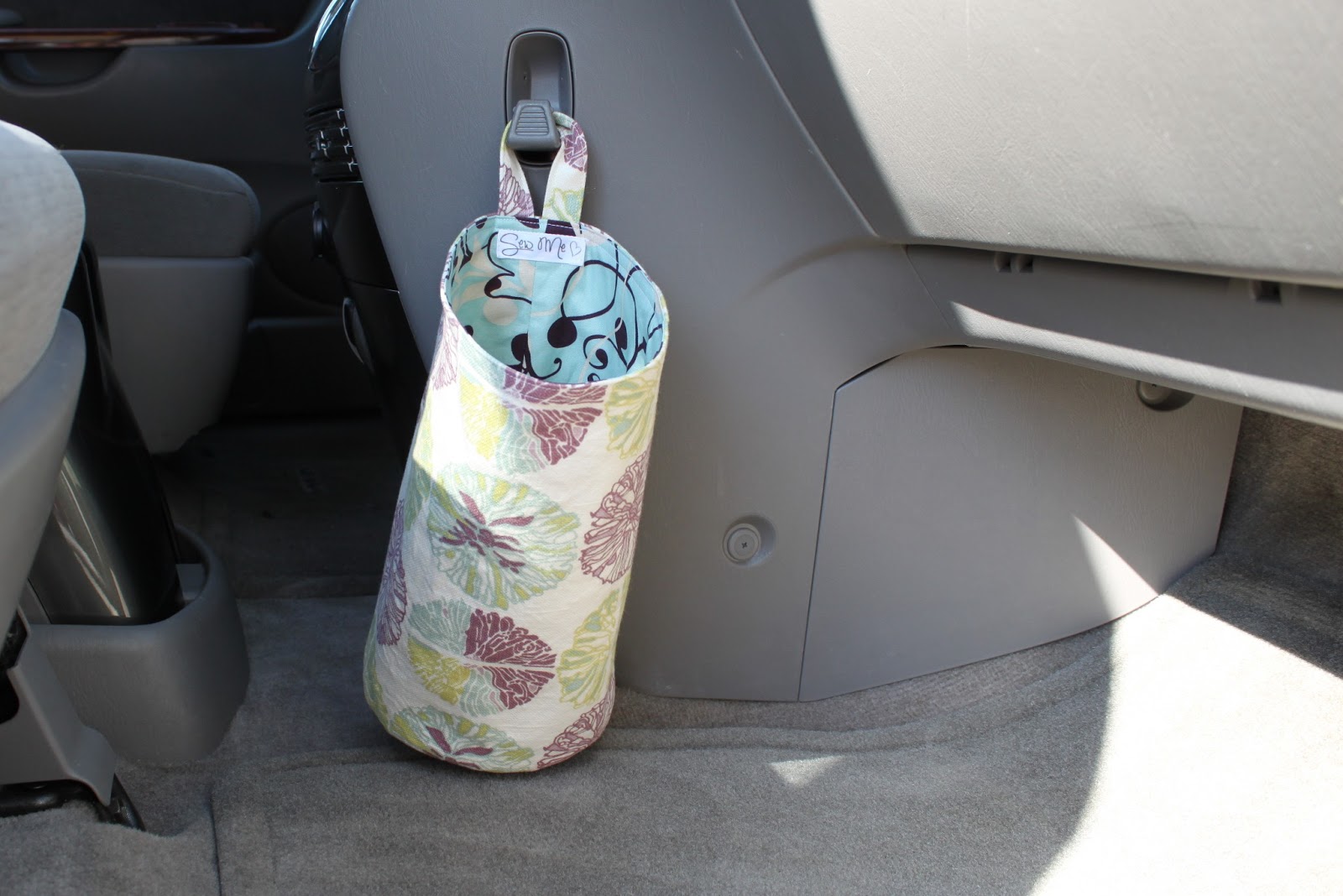 Easy diy car trash bag. How to sew and easy car trash bag.