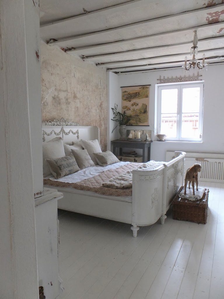 princessgreeneye: Das Schlafzimmer im trüben Licht................