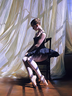 Mujer Bailarina de Ballet Sentada