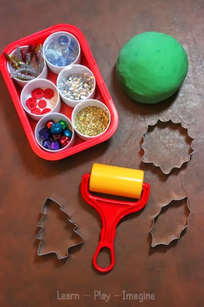 Invitation to make playdough Christmas trees - Simple sensory activity to build fine motor skills and engage in imaginative play