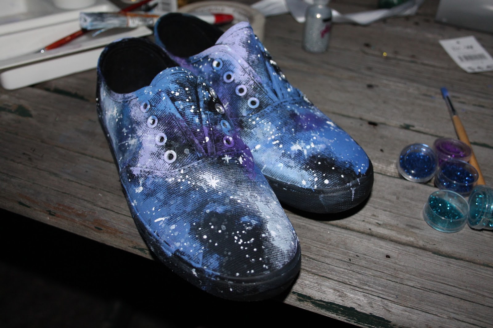 THE FASHION LOOKOUT DIY Galaxy Shoes