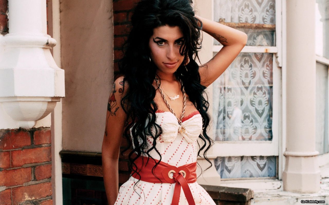 http://1.bp.blogspot.com/-Ck2zkkdocug/UNHVfo-VXxI/AAAAAAAAn74/A8DykzocR8s/s1600/Amy-Winehouse-style.jpg