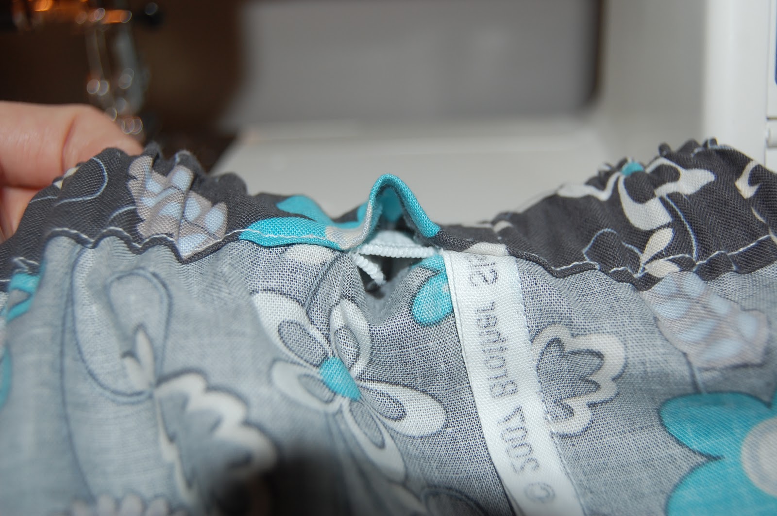 Make a Nursing Cover {HOWTO} I Heart Nap Time