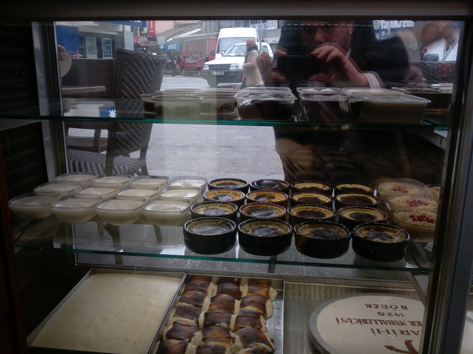 BUYURUN,BERABER OLSUN&hellip; TARİHİ SARIYER MUHALLEBİCİSİ VE BÖREK