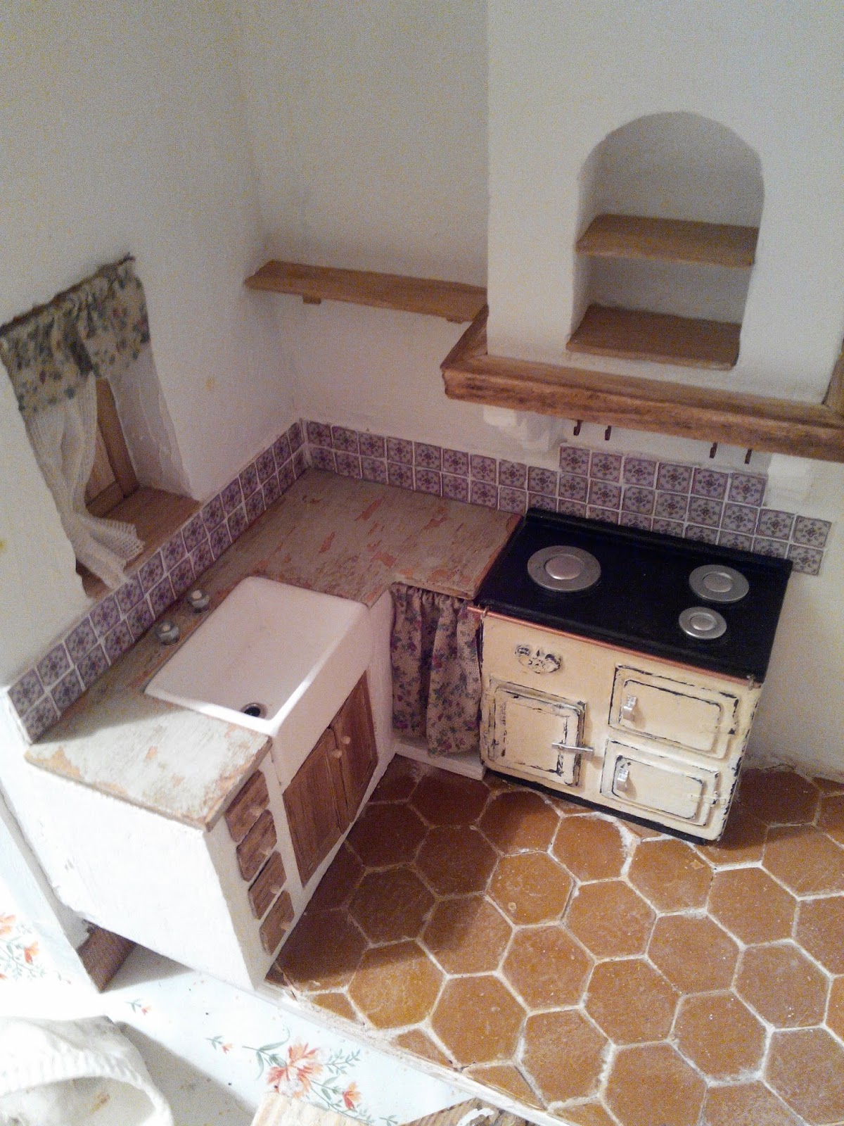 Le mini di Claudia ... Il mondo in scala 1:12: Le piastrelle e la cappa Le mini di Claudia ... Il mondo in scala 1:12: Le piastrelle e la cappa