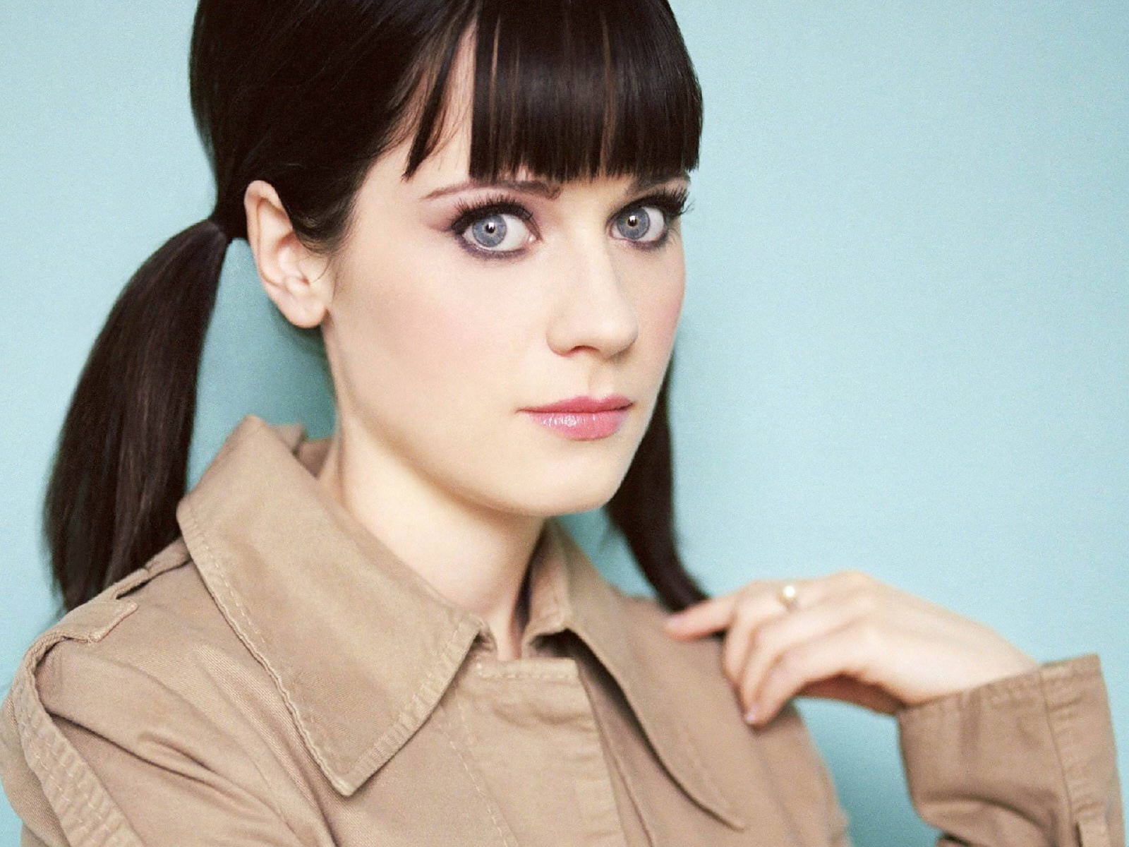 http://1.bp.blogspot.com/-CnXDT3_qXFE/UUsyy6T-mlI/AAAAAAAADGY/9axLnpKvXvQ/s1600/zooey-deschanel-44.jpg